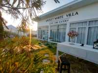 เที่ยวราชบุรี แวะพัก Wicket white villa 