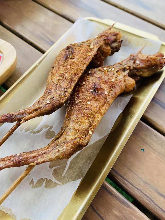 「大梅沙風浪餐廳 - 露營風情下的美食」