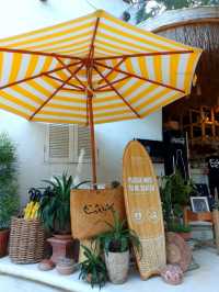 คาเฟ่ริมหาด CAVE BEACH CLUB