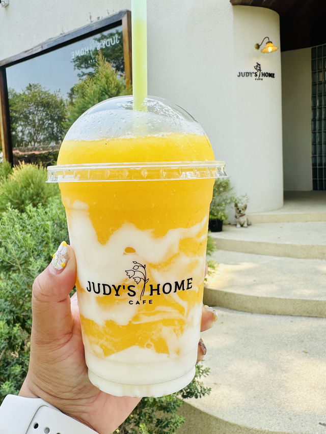 Judy’s home cafe คาเฟ่ใต้ต้นไม้ใหญ่