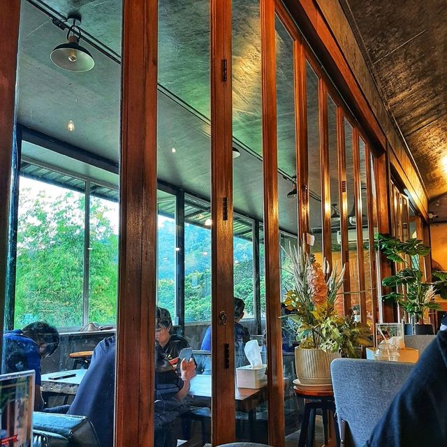 จิบกาแฟ ดื่มด่ำกับธรรมชาติรอบกาย ณ Eden Café