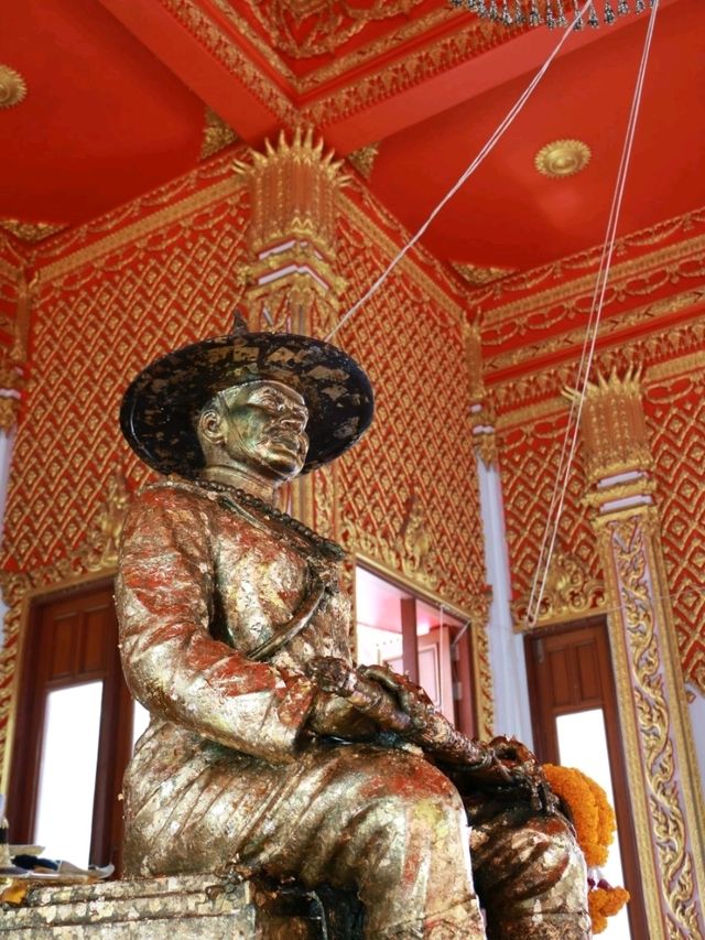 สักการะพระเจ้าตากสิน วัดลุ่ม