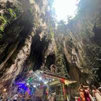 วัดถ้ำบาตู (BATU CAVES) ศาสนสถานฮินดูอันศักดิ์สิทธิ์