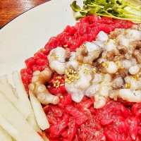 【首爾】韓國生拌章魚牛肉，新鮮食材健康美味。