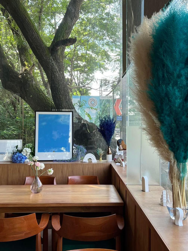 📍So Into cafe & eatery คาเฟ่สวยงามฟีลเทพนิยาย