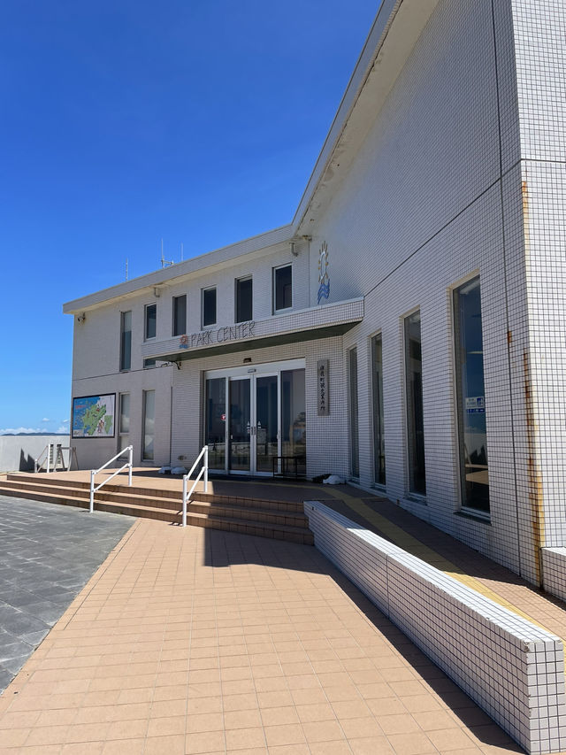 【和歌山県:由良】白い岩礁と青い海が美しい白崎海洋公園
