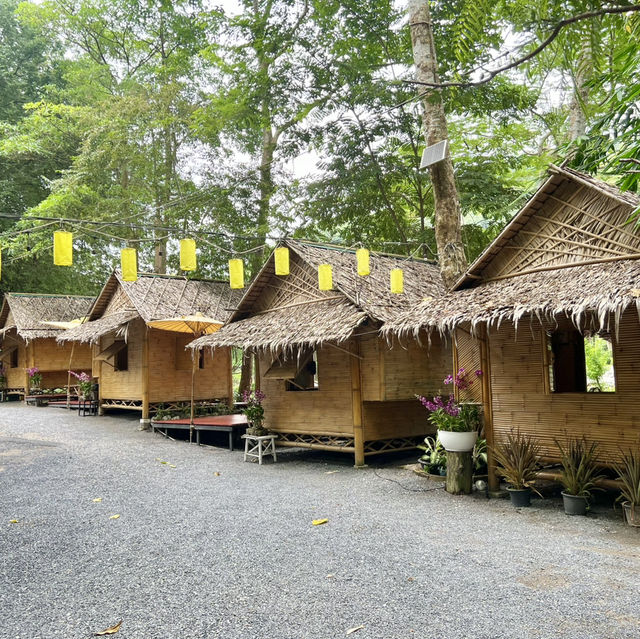 บ้านพักริมน้ำ แก่งคอย สระบุรี เล่นน้ำฉ่ำๆไปเลยค่ะ