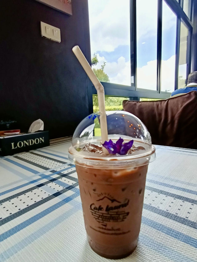  Cafe Laura Bar & Restaurant 🍰