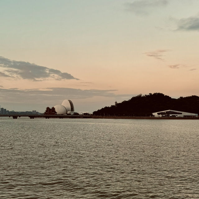 Beautiful beach days in Zhuhai ❤️ 