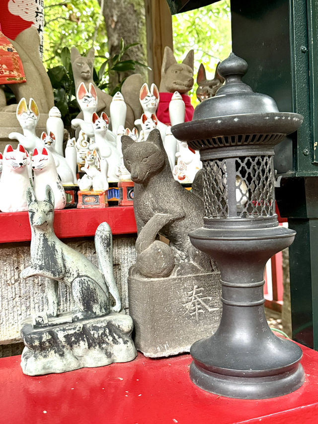 【東京都】大田区で、たくさんの狐が守護する神社