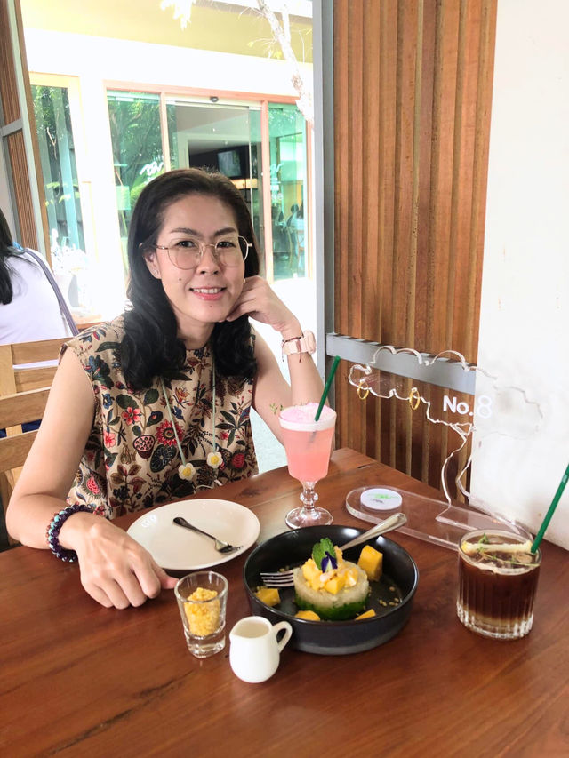 🥗 Chom Cafe and Restaurant