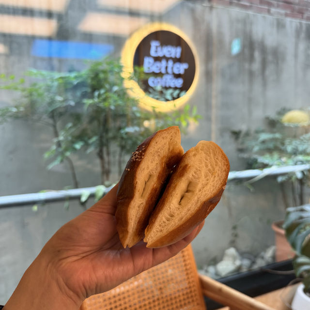 광주 소금빵이 맛있는 감성 카페,이븐베터커피