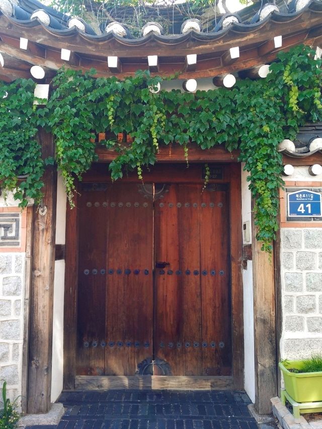 Strolling Through History at Bukchon Hanok Village