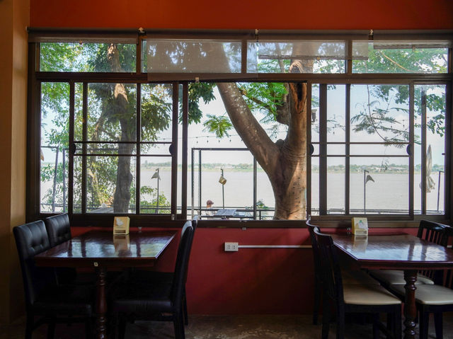 Pilgrim ' s Kitchen & Inn ที่พักสะหวันนะเขต