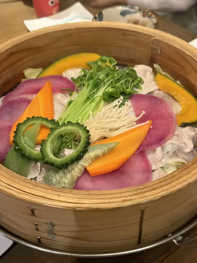 Even if you can't make a reservation, you can still eat here.