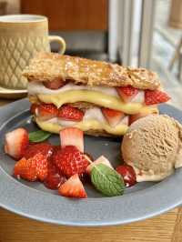 Seasonal sweets Strawberry pie🍓