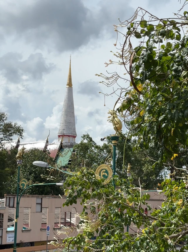 Hassadin cafe คาเฟ่สวยบรรยากาศดี มองเห็นวัดพระธาตุ