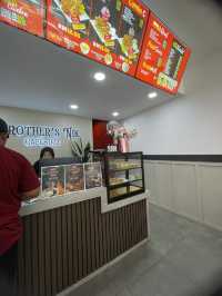 Popular spot for fried chicken lovers in Jeli