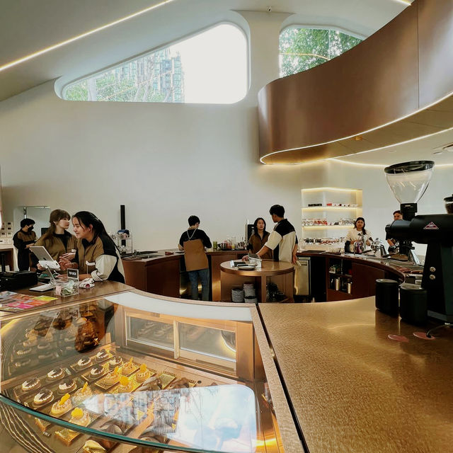 Artisan Perfection at Rolling Roasters Cafe