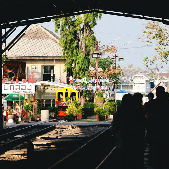 ตลาดร่มหุบ
