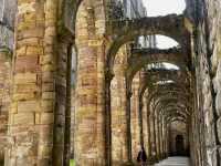 原來殘缺也可以這麼美～噴泉修道院Fountains Abbey