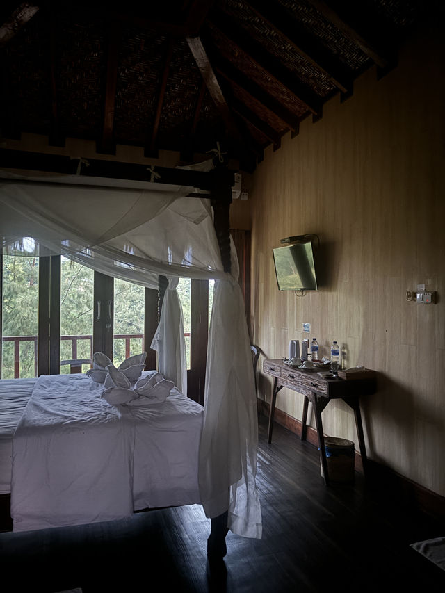 A Cozy Stay at Hotel Sinar, Tambolaka: Traditional Roofs, Modern Comforts 🌴🏡