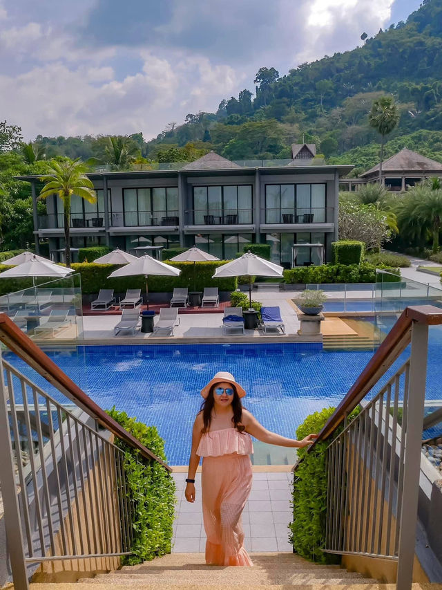 โรงแรมทรอปิคอลโมเดิร์นบนหาดในยาง 