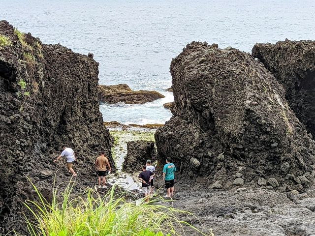 花蓮石門洞，看海蝕礁岩地貌和march汽車！