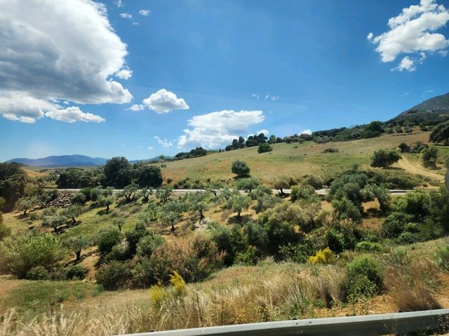 [🇪🇸ロンダ] マラガからバスでロンダへ：快適な移動と美しい景色