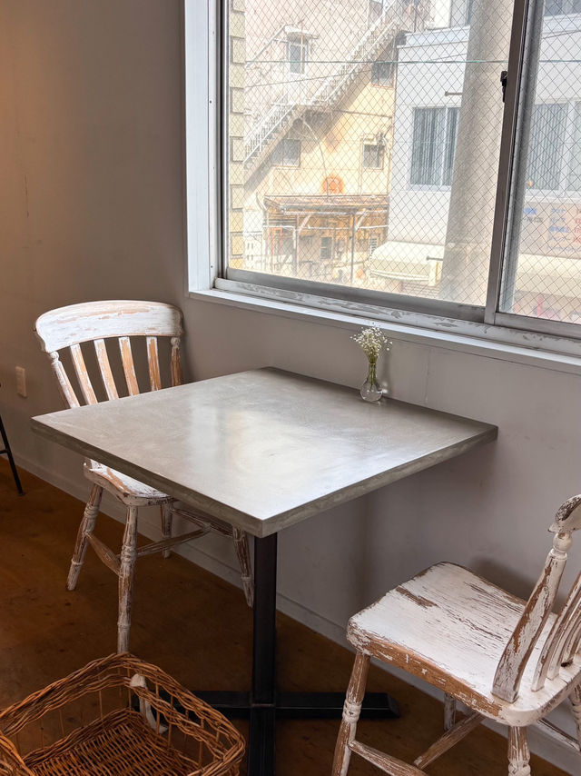 【福岡カフェ】3階建てのビルにあるかわいいカフェ