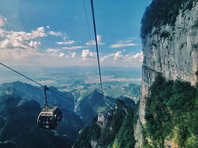 “ประตูสวรรค์” เขาเทียนเหมิน (Tianmen Mountain)