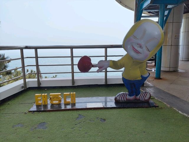 搭DANUBI列車暢遊釜山國家地質公園~太宗台，賞櫻花和玉蘭花。
