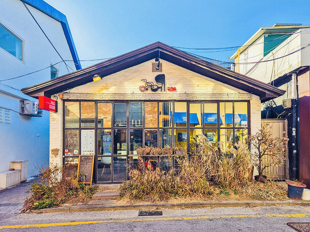 🎬《黑暗榮耀》迷必踩！藏在三清洞巷弄的劇集咖啡廳🌿｜카페로쏘 Café Rosso