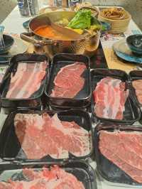 和牛火鍋加上點心美食