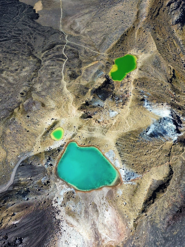 Hike Through Middle-earth: Conquer the Tongariro Crossing