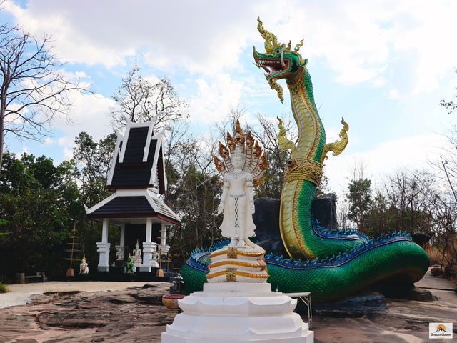 วัดอุทยานธรรมหนองบัวแดง