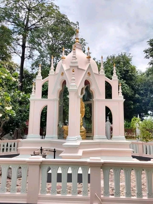 วัดสไตล์โกธิคแห่งเดียวของไทย วัดนิเวศธรรมประวัติ✨️