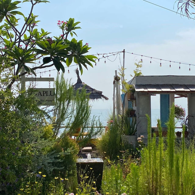 “Chaplu Cafe & Restaurant”☕️💐@Huahin