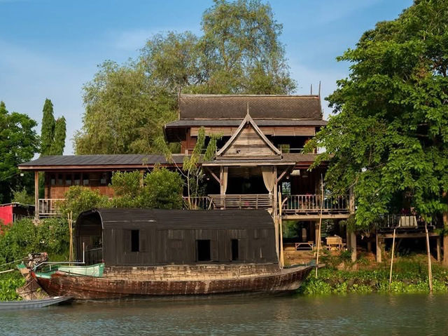 Dining Experience in boat