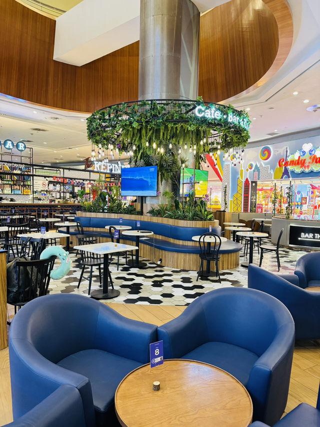 Airport Oasis Before Takeoff