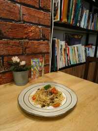 Vintage Vibes & Pasta Perfection in JB!