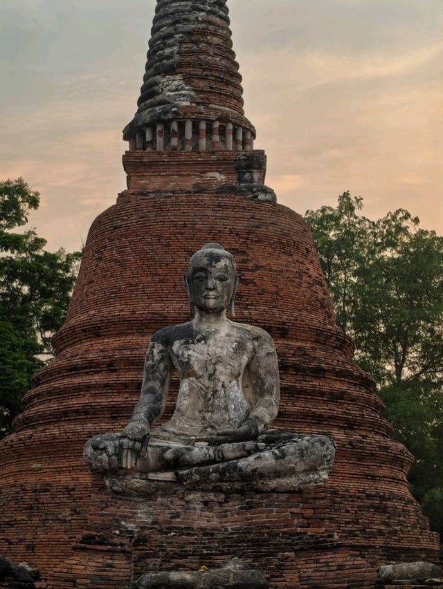 เงาสะท้อนอดีตยามเย็น ณ วัดวรเชษฐ์ อยุธยา