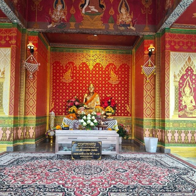 สักการะพระรามัญทรงเครื่องที่วัดโบสถ์