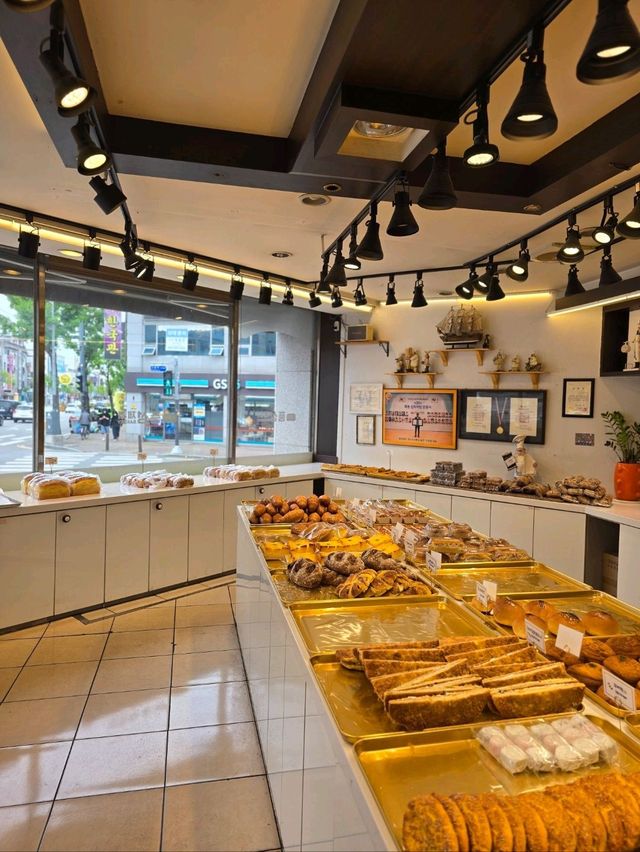 옥수수식빵 달인이 운영하는 익산빵집🌽🍞