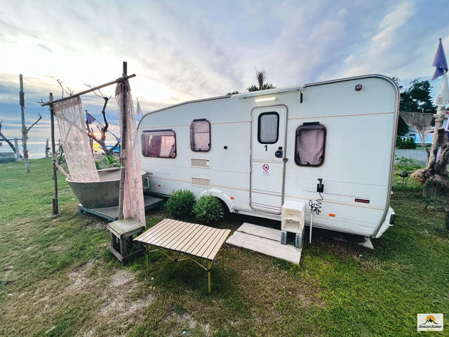 White House Beach Camping Caravans