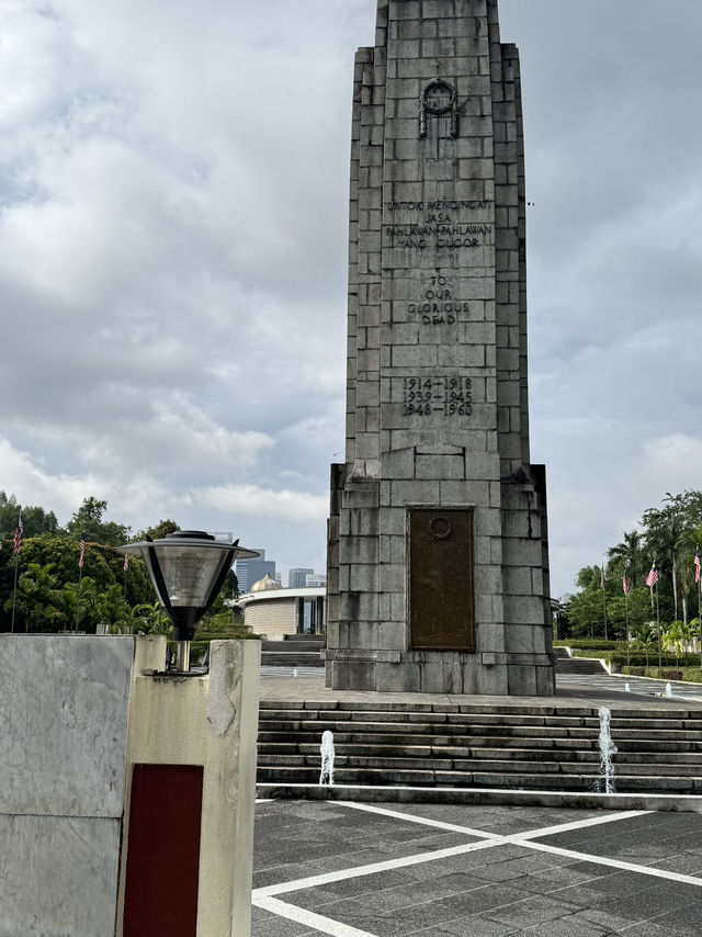 吉隆坡歷史文化城區～英雄紀念碑、高等法院、國會大廈