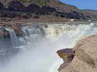 น้ำตกหูโข่วในแม่น้ำเหลือง (Hukou Waterfall) 