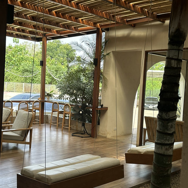 คาเฟ่เชียงใหม่ ที่เหมือนมานั่งเล่นอยู่ริมทะเล