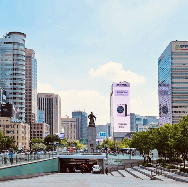 Gwanghwamun Square: A Vibrant Hub with Historical Charm