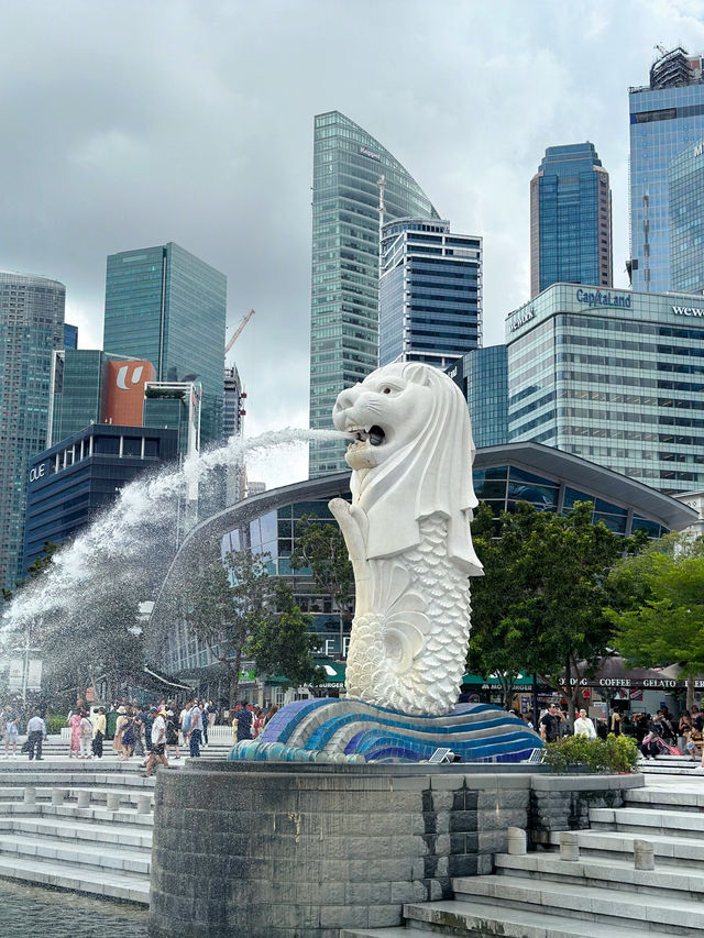 When in Singapore… Say Hi to the Spitting Lion